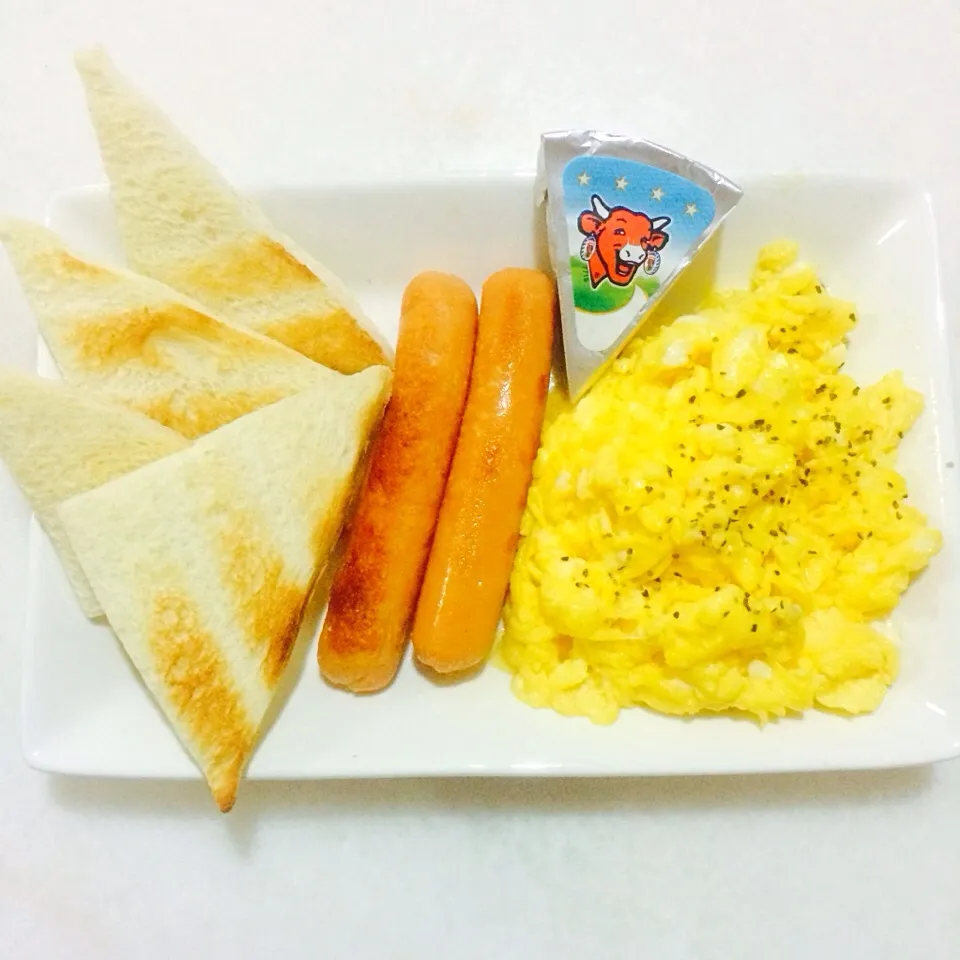 Snapdishの料理写真:Eggs & sausages|Trish Wongさん