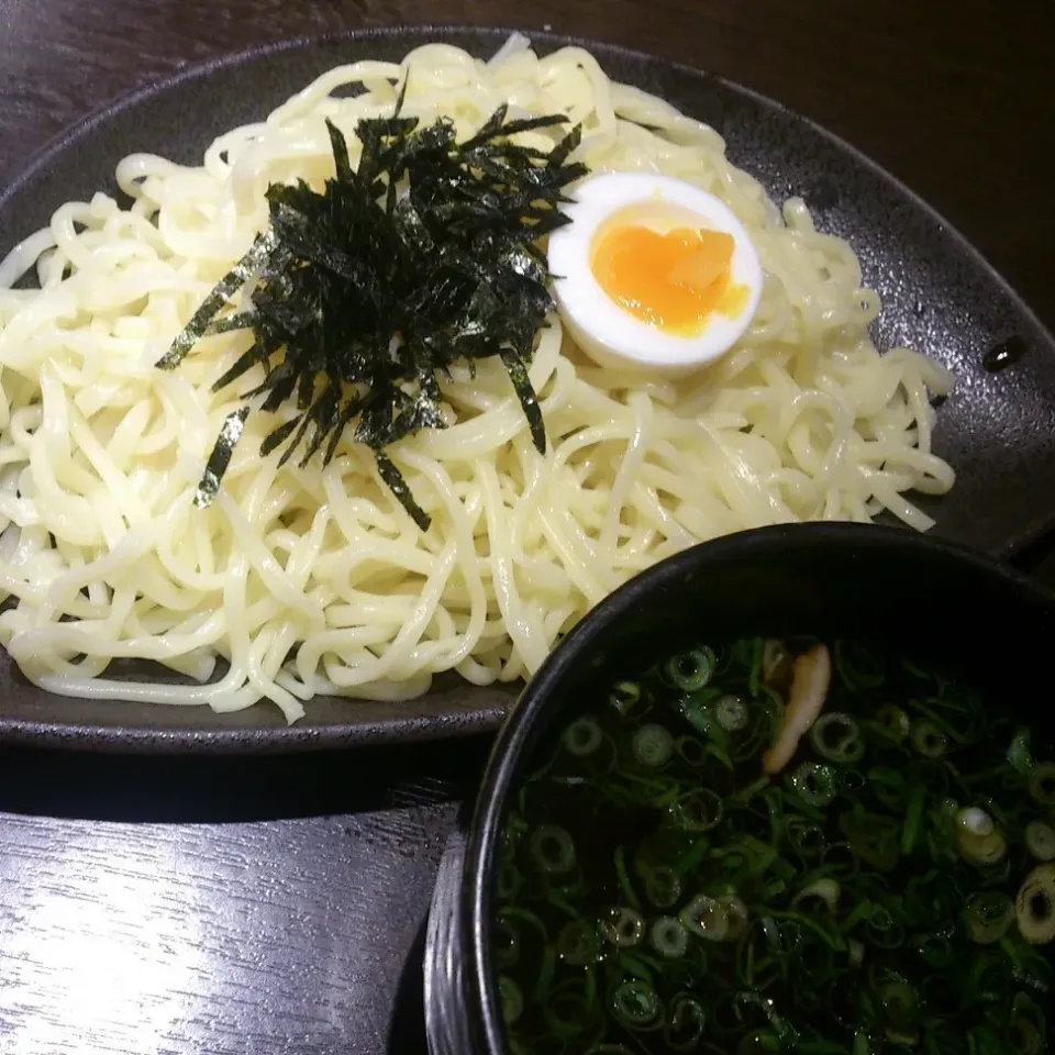 居酒屋で、つけ麺→生ハムのサラダ→デザート→お湯割りの焼酎
アルコール六杯飲んでも超元気な女子力皆無な人ですー笑|Azusaさん