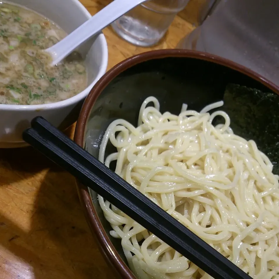 つけ麺ちゃん頼んだらサービスで杏仁豆腐もらったよ♡(三枚目)
だんけしぇーん♡|Azusaさん