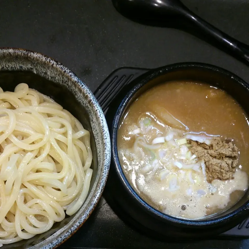 つけ麺本体と完食した器
これで世界は救われる(´<●>ω<●>｀)|Azusaさん