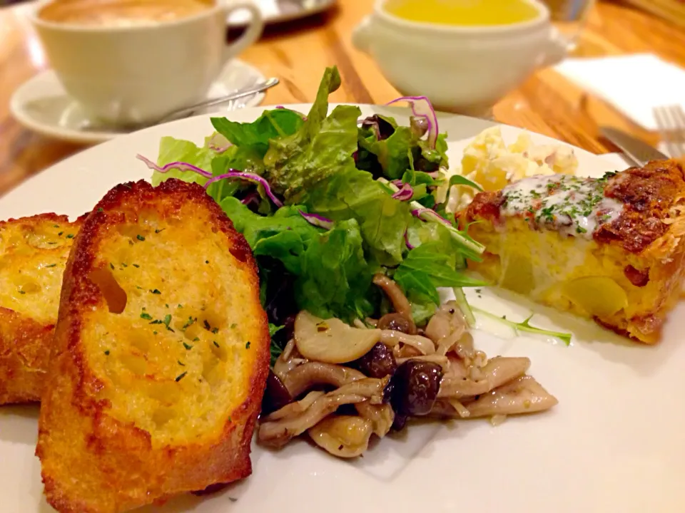 キッシュとフレンチトーストのランチ|ちあきさん