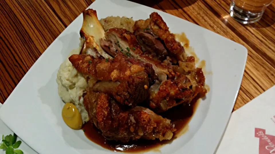 Snapdishの料理写真:독일요리 德國豬腳/슈바인스학세/Schweinshaxe/|Jayson Yangさん