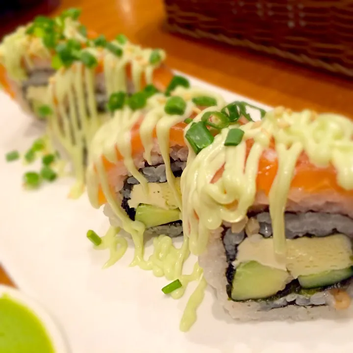 Avocado Salmon Sushi|Diana Senさん