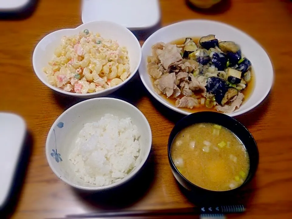 豚肉となすのおろし煮、マカロニサラダ、味噌汁|五十嵐公一さん