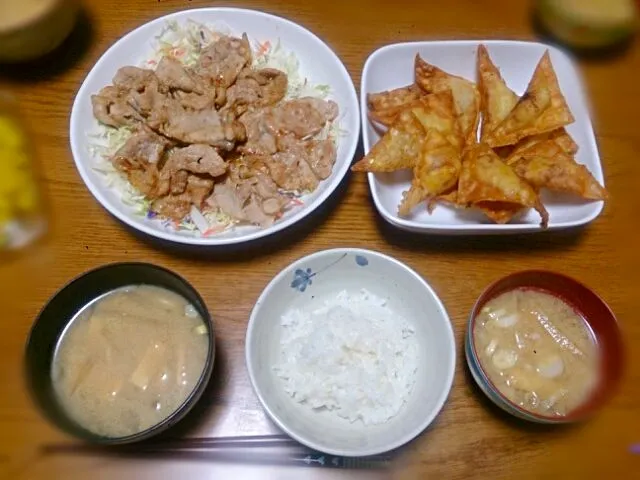 豚肉のしょうが焼き、揚げワンタン(納豆チーズ)、味噌汁|五十嵐公一さん