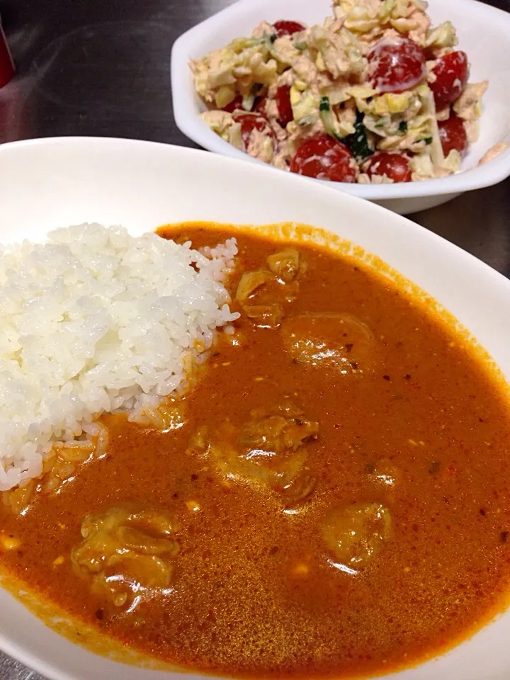 Snapdishの料理写真:バターチキンカレー🍛とコールスローサラダ|まっすぅさん