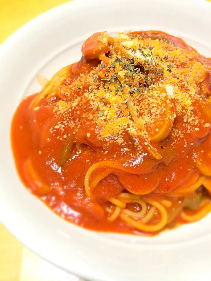 トマトジュースでナポリタン🍝|しおんさん