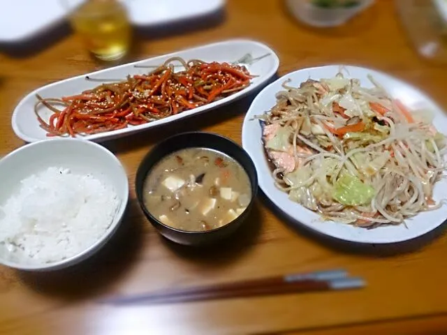 鮭と野菜の蒸し焼き、きんぴらごぼう、なめこ豚汁|五十嵐公一さん