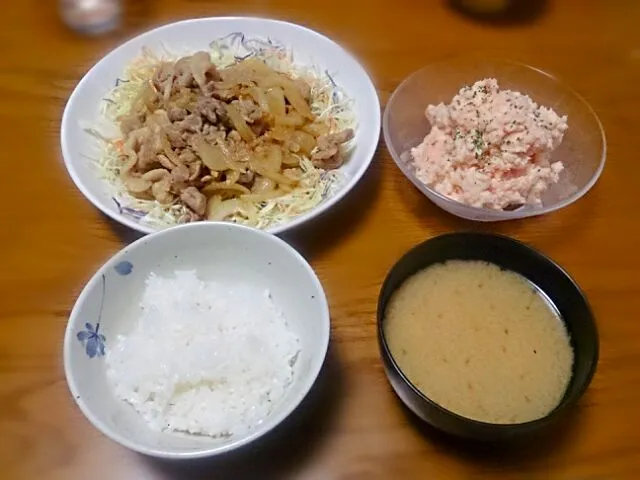 豚肉のしょうが焼き、たらもサラダ、味噌汁|五十嵐公一さん