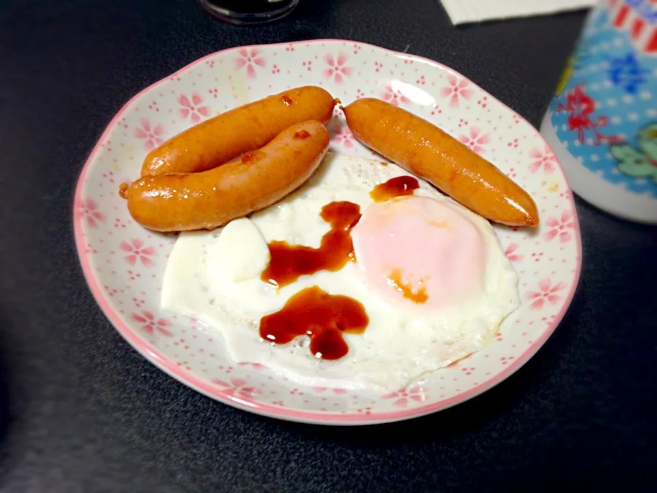 目玉焼きとソーセージの醤油炒め|ゆみさん