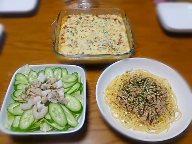 Snapdishの料理写真:ラザニア、鶏肉の和風パスタ、シーフードサラダ|五十嵐公一さん