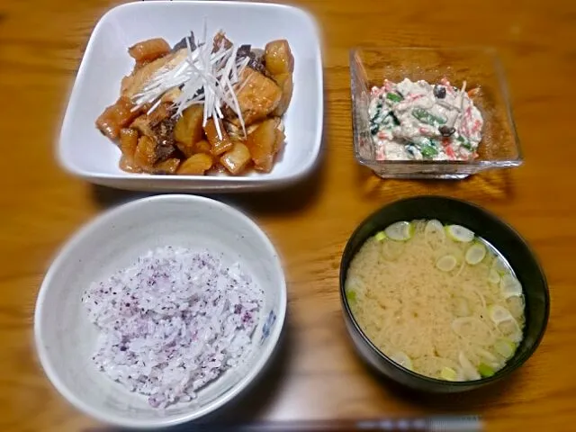 ゆかりご飯、ぶり大根、ほうれん草としめじの白和え、味噌汁|五十嵐公一さん