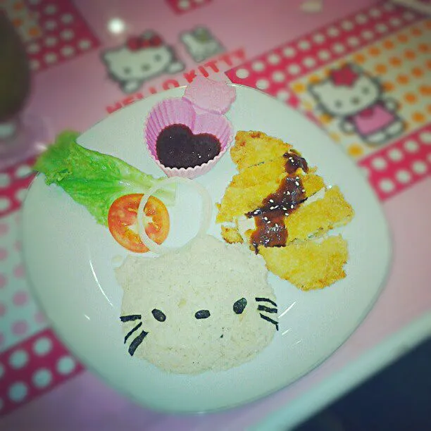 cute hello kitty rice with chiken katsu|Veveさん