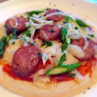 Chicken sausage and asparagus pizza|shafik zitounさん