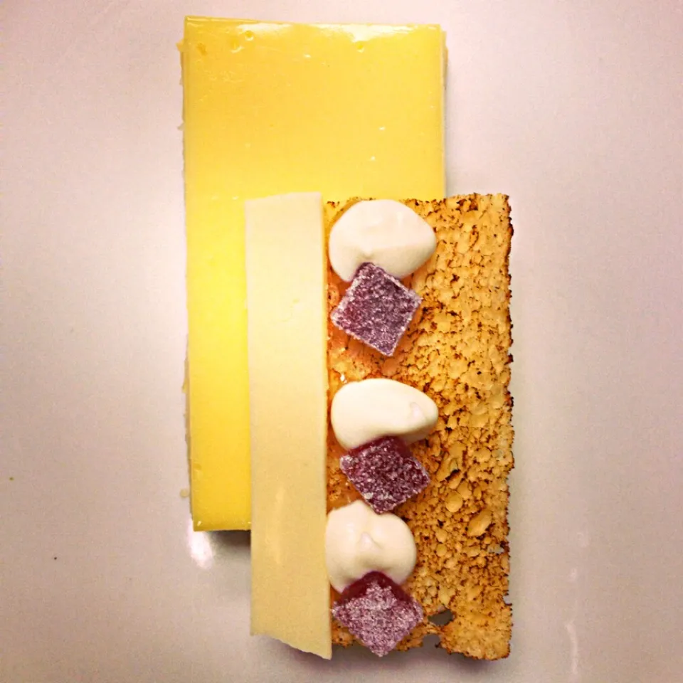 Lemon tart, white chocolate, creme fraiche, pomegranate jelly|andrew franciscoさん