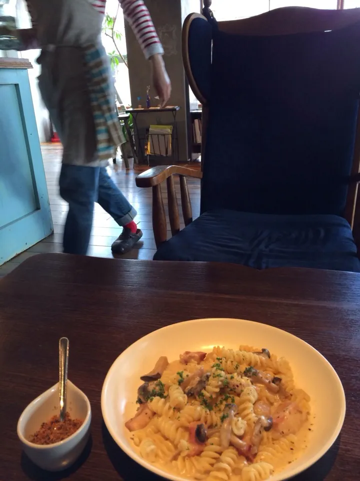 Snapdishの料理写真:Cafe Marbleの厚切りベーコンのパスタ|正人さん