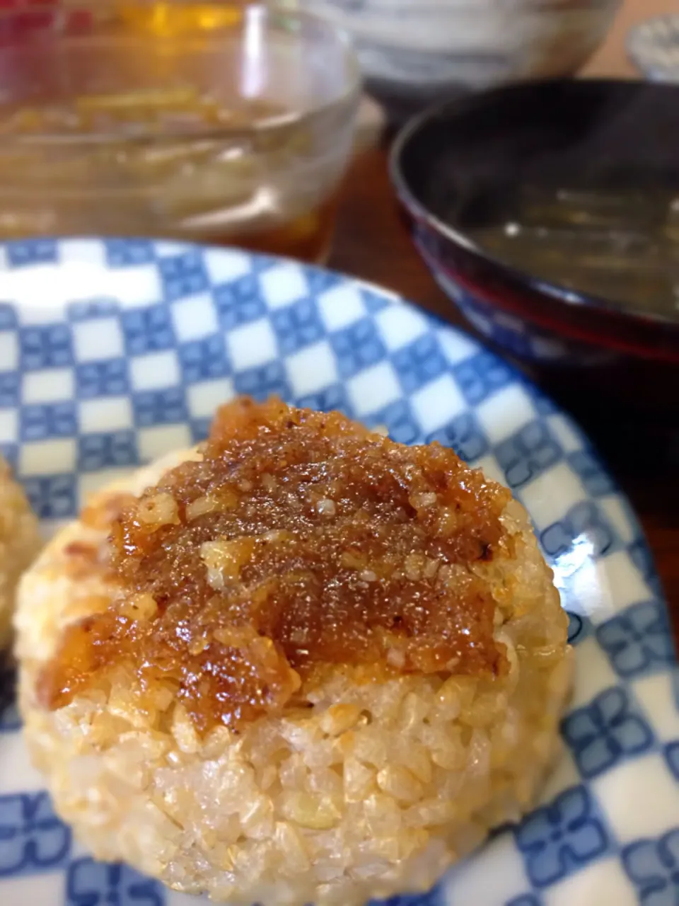 Snapdishの料理写真:朝ごはん⭐︎焼きおにぎりにクルミ味噌|おもしろ くんさん