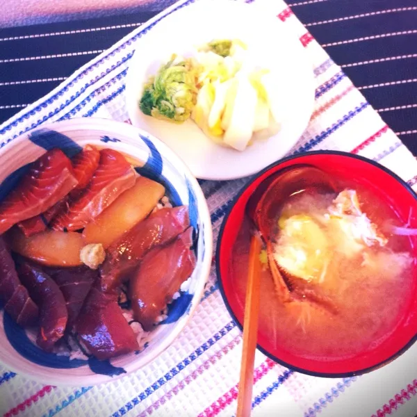 海鮮漬け丼♪ 蟹汁〜♪ 札幌から宅急便が届いた〜♪( ´▽｀)|しびる1126さん