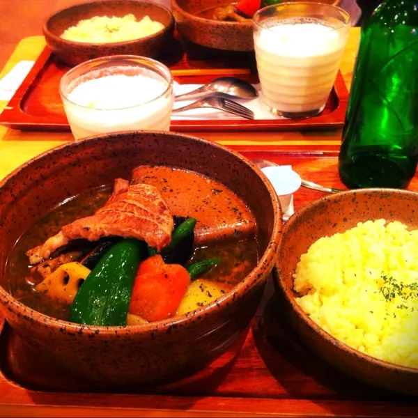 絶品✨スープカレー✨  札幌の人は本当に親切だ〜 ガイドブックみてキョロキョロしていたら、教えてくれた😢|しびる1126さん