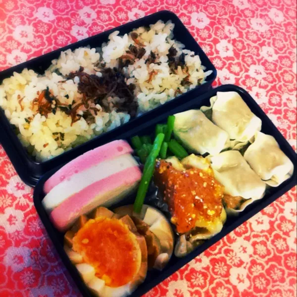 Snapdishの料理写真:今日の味玉 失敗~_~; シュウマイ弁当〜
 かぶと柿のハニーマスタード和え〜
かまぼこ〜|しびる1126さん