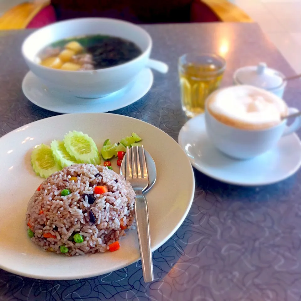 Eating breakfast alone after finished.|Punsharasさん