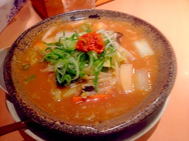 越後秘蔵麺 無尽蔵 辛味噌野菜ラーメン|kenmaohさん