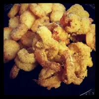 Snapdishの料理写真:Fried Cajun Shrimp & Tater Tots|Darnai Thomasさん