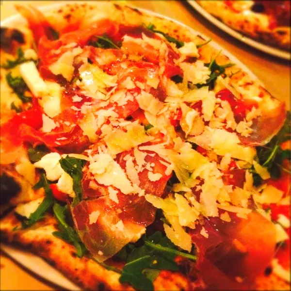 Linda☻
ここのピザはめっちゃめちゃ美味しいー！!！
パスタマリナーラとか色々食べたけと写真コレしか撮らんかったなぁ…失敗(´･Д･)」|shimacoさん