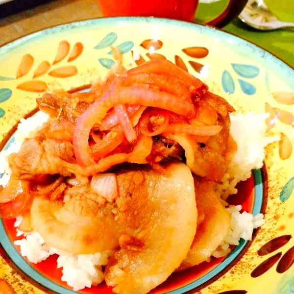 今日はバタバタしてたから簡単生姜焼き丼(=ﾟωﾟ)ﾉ
Yum yum( ^ω^ )|shimacoさん