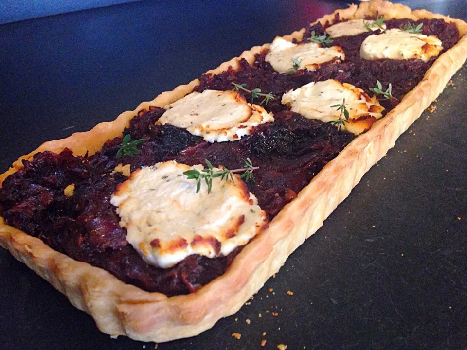 Caramelised onion and goats cheese tart.|kipper's kitchenさん