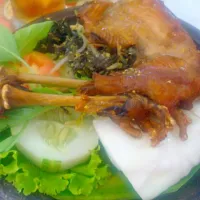 Snapdishの料理写真:ayam goreng urap-urap|nawangsuciさん