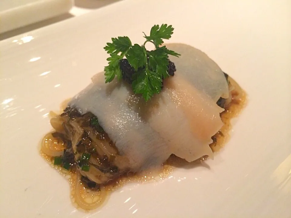 Cold pasta: caviar topped abalone and truffle oil|Pammy Chaivikraiさん