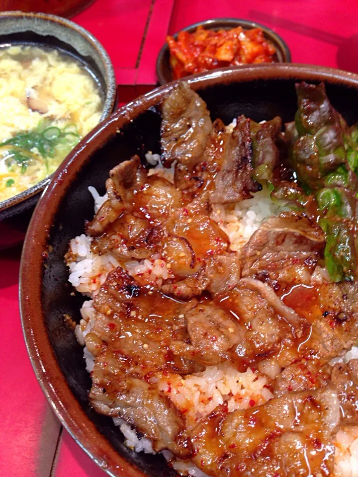 カルビ丼と卵スープ キムチ食べ放題|流線形さん