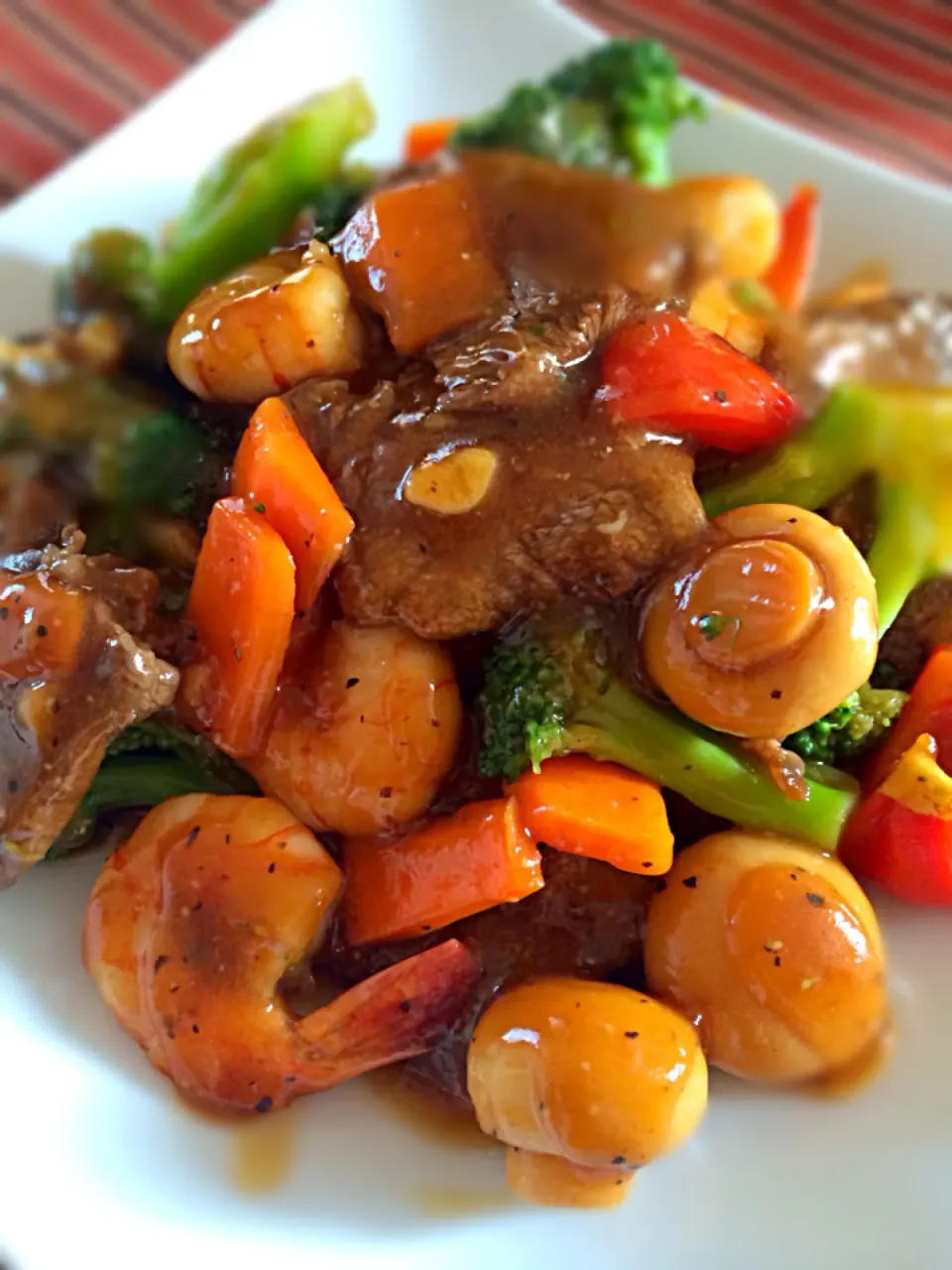 Beef,Shrimp & Veggie in Oyster Sauce|Art Yuudhaさん