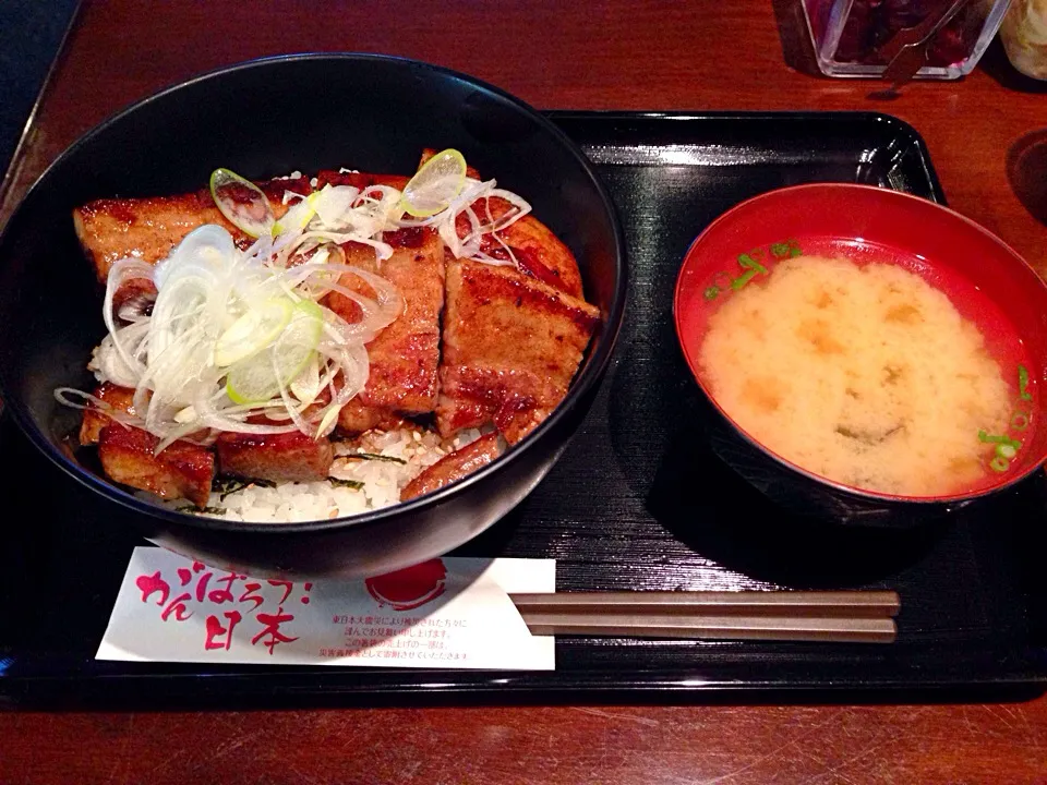 豚テキ丼です。|Shin Amagasaki（TOKYO）さん