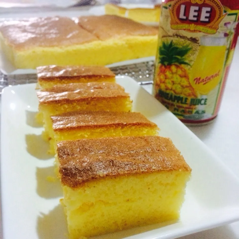 Snapdishの料理写真:Pineapple Ogura Cake|Trish Wongさん