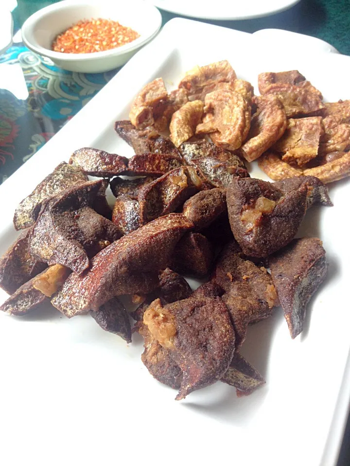 Hani tribe, yunnan Fried Pork intestine & liver|Queenさん