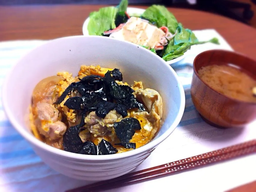 親子丼、豆腐サラダ、茄子の味噌汁|カナエさん