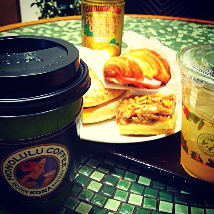 Macadamia Nut Coffee and Sandwiches ☕️🍹|tayukoさん