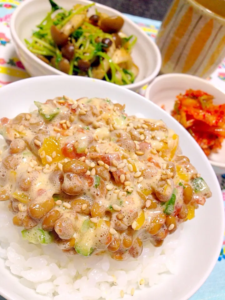 🍀ひろ🍀さんの料理 梅おくら納豆たくあんのたたき♡・キムチ・豆苗としめじの炒め物|がぁがさん