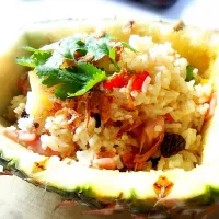 Snapdishの料理写真:ช้าวผัดสับปะรด fried rice wz pineapple,ham served in a pineapple|Toa Nakaratさん