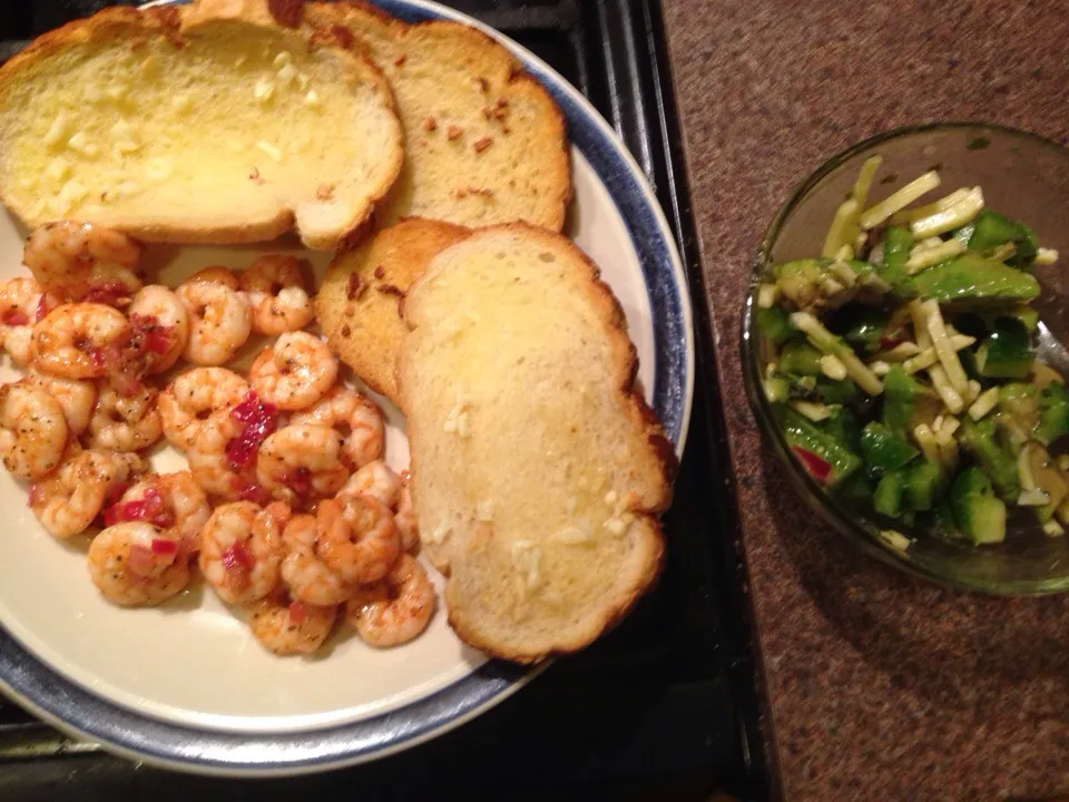 Lemon prawns with garlic bread and custom salad|fraseremburyさん