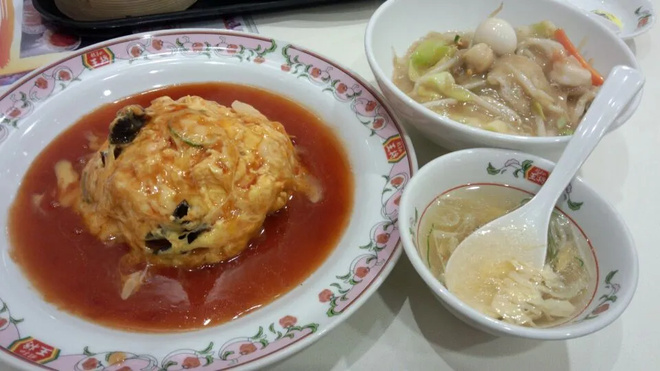 餃子の王将のチーズ入り天津飯・揚げそば・スーブ|おのゆきさん