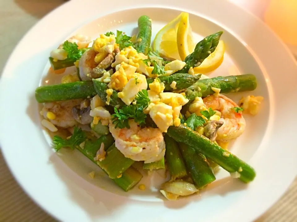 Flemish style asparagus with shrimps&mushrooms アスパラガスのフレミッシュ風 エビとマッシュルーム入り|chocolatteさん