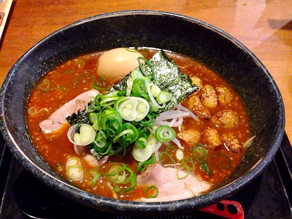 旨辛ラーメン(^^)焼き焦がしー♪ニンニク入りー♪|きのすけ〜さん