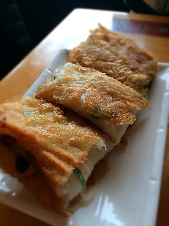 Scallian pancakes with beef slices @nan xiang dumpling house|kayoさん