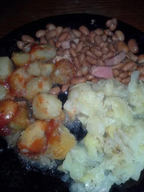 Beans and ham, fried potatoes, and frybread|Tammi Beissel Duncanさん