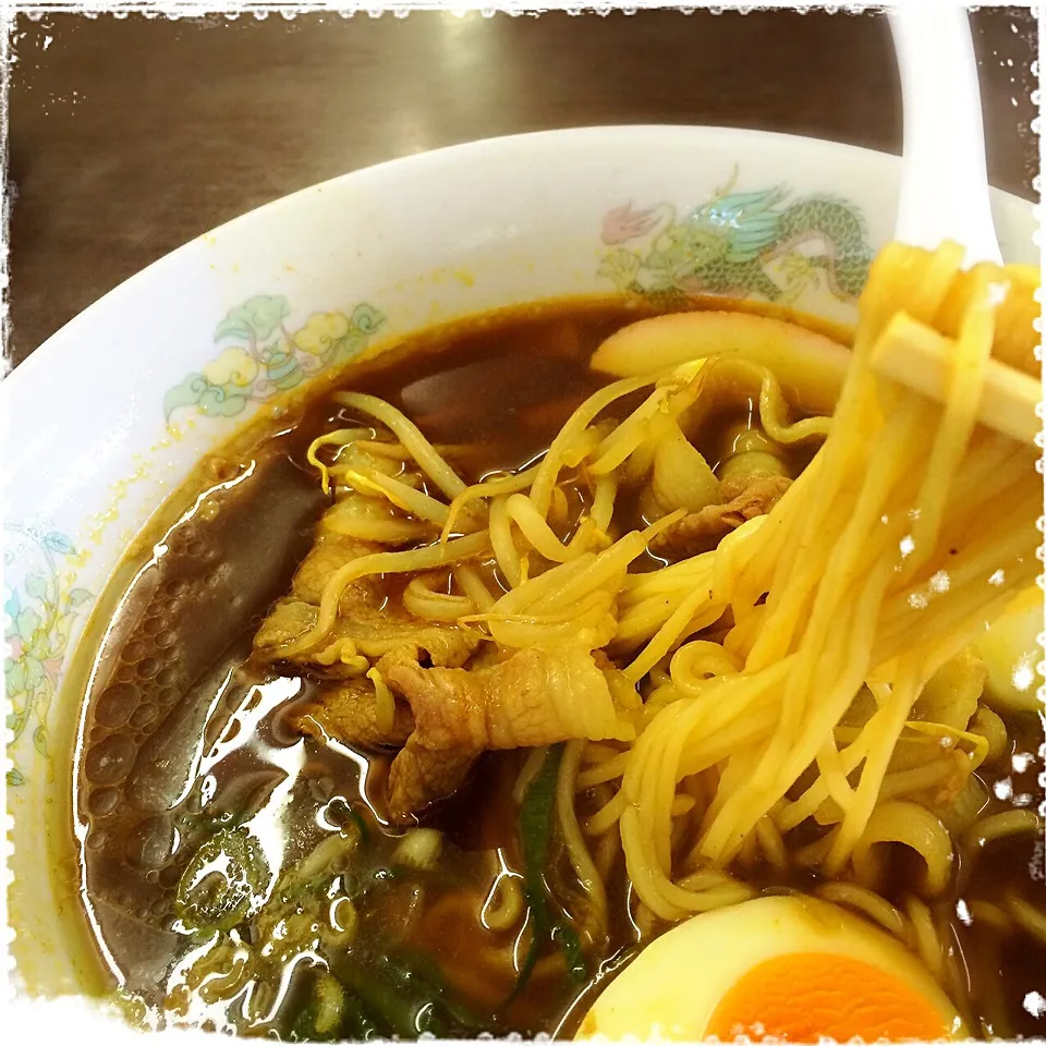 Snapdishの料理写真:カレー中華ʕ-̼͡-ʔ🍜こりゃーまた食べたくなる味……あ、わたくし晴れて滋賀県民になりましたのʕ-̼͡-ʔ|七海さん