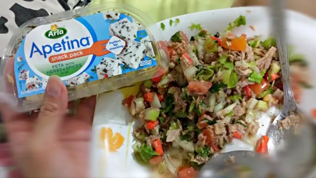 tuna salad with feta herbs & spices cheese|mira rahmawatiさん