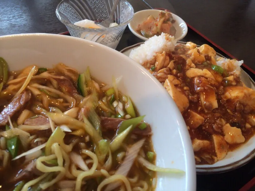 【日替定食】ネギチャーシューメンと小麻婆豆腐丼を頂きました。|momongatomoさん